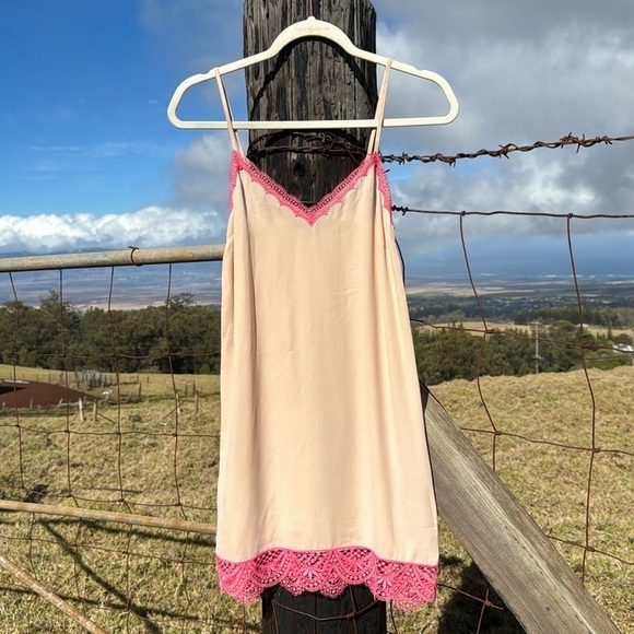 Le Superbe Sexy Beige Pink Knee length Slip 
Size 12 - Picture 1 of 6